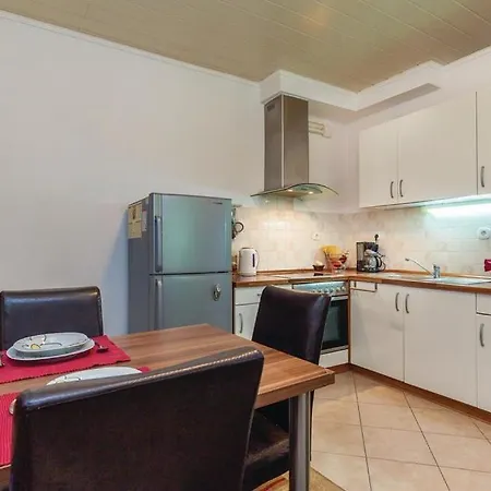 Appartement Cozy App For Three People Novi Vinodolski